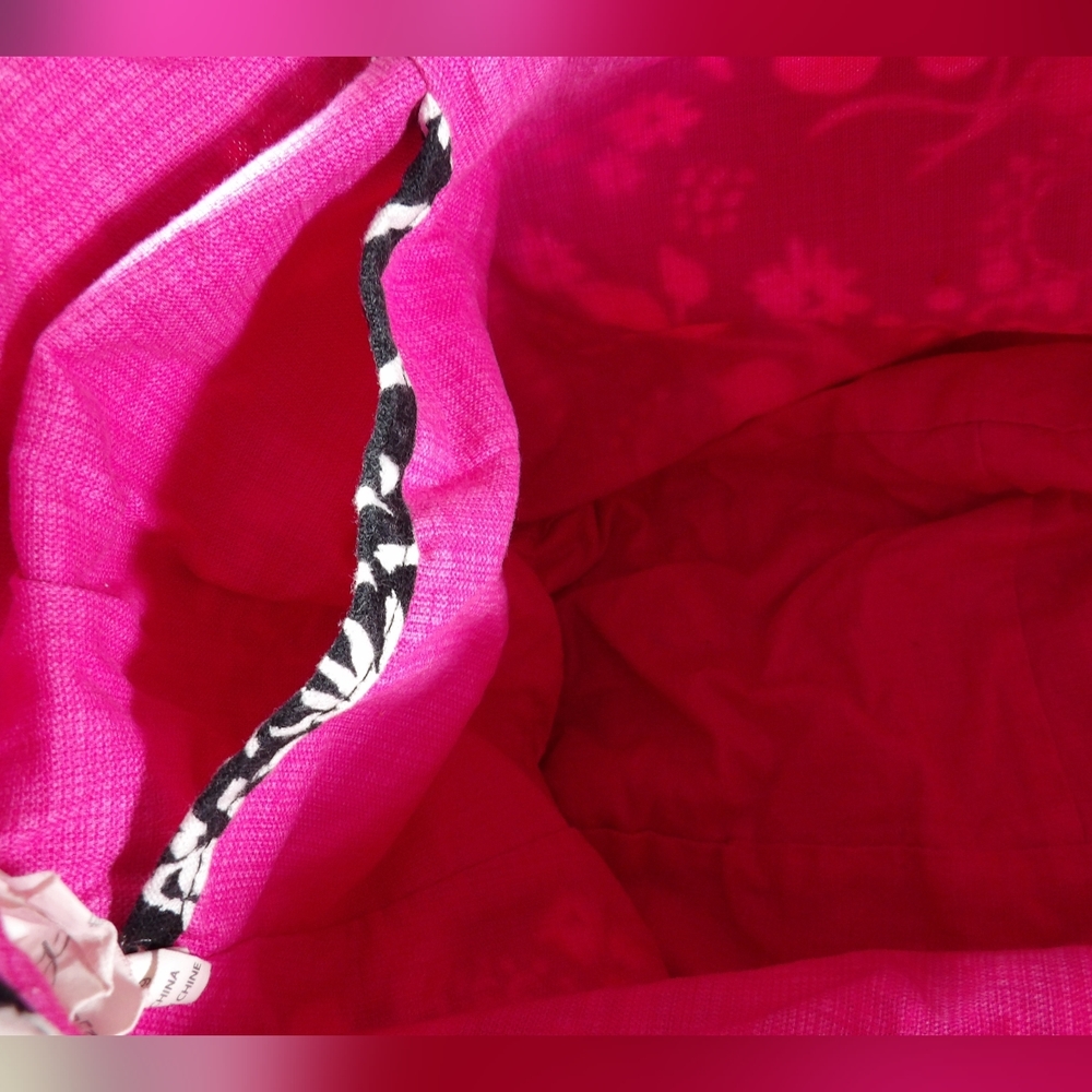 thirty-one Black & White Floral Crossbody Bag with Pink Lining - Picture 2 of 6